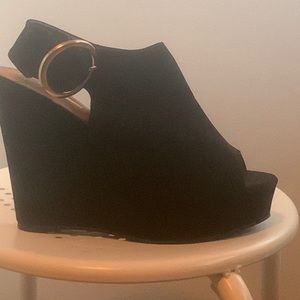 Brand new good buckle wedge heels